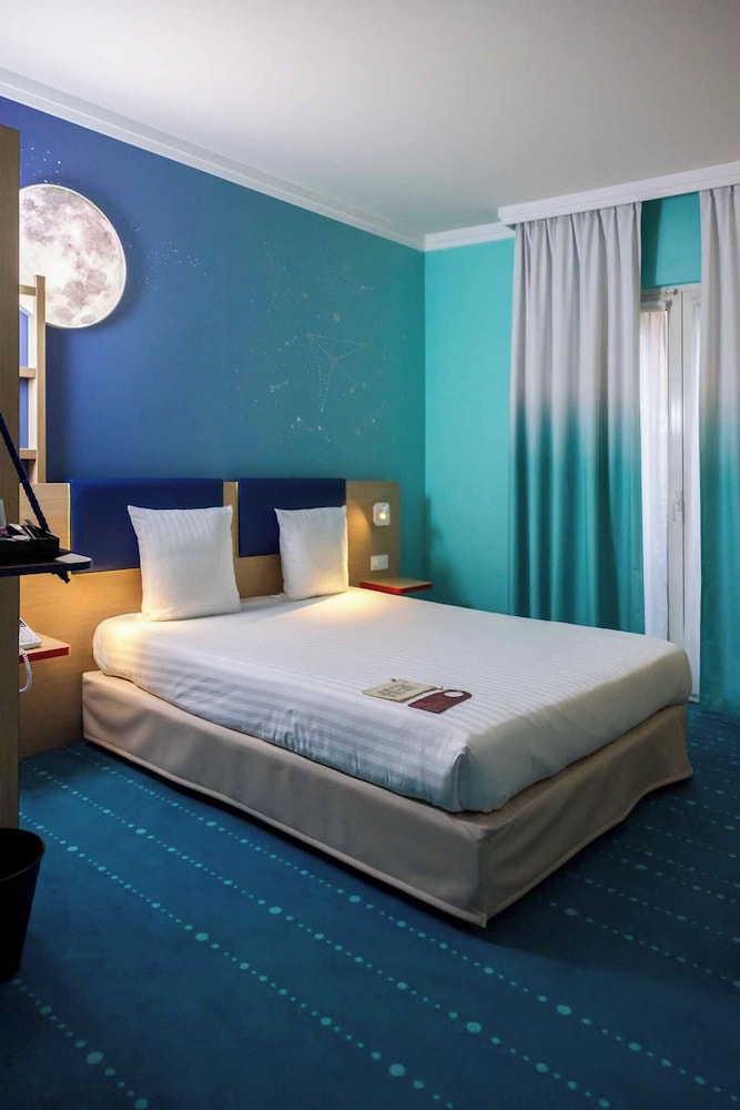 Grand Magic Hotel Marne La Vallée — Hotel rooms in Disneyland Paris, Ile-de-France