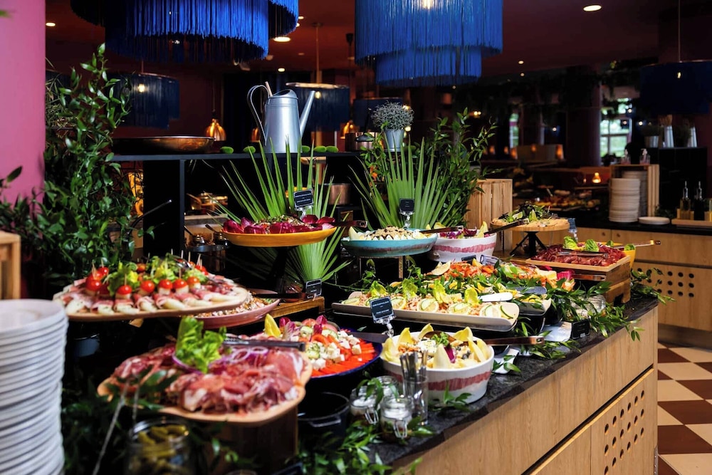 Grand Magic Hotel Marne La Vallée — Restaurant & bars in Disneyland Paris, Ile-de-France
