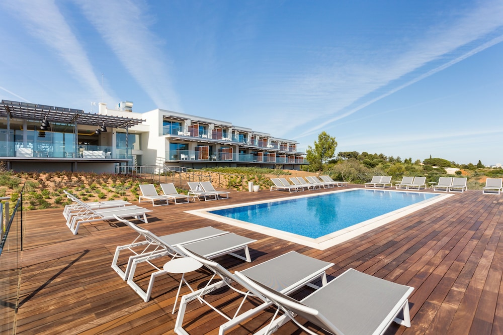 Palmares Beach House Hotel - Adults Friendly — Swimming pool in Lagos, Faro