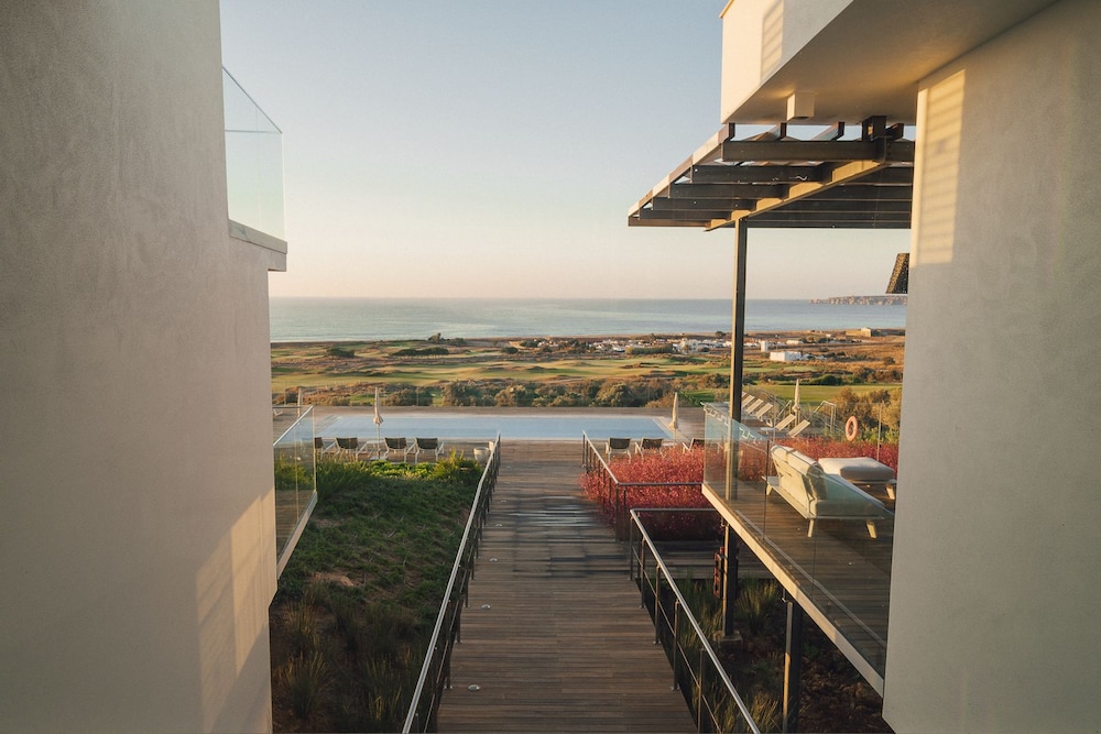 Palmares Beach House Hotel - Adults Friendly — Swimming pool in Lagos, Faro