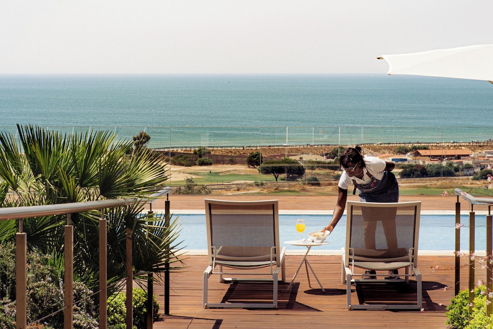 Palmares Beach House Hotel - Adults Friendly — Swimming pool in Lagos, Faro