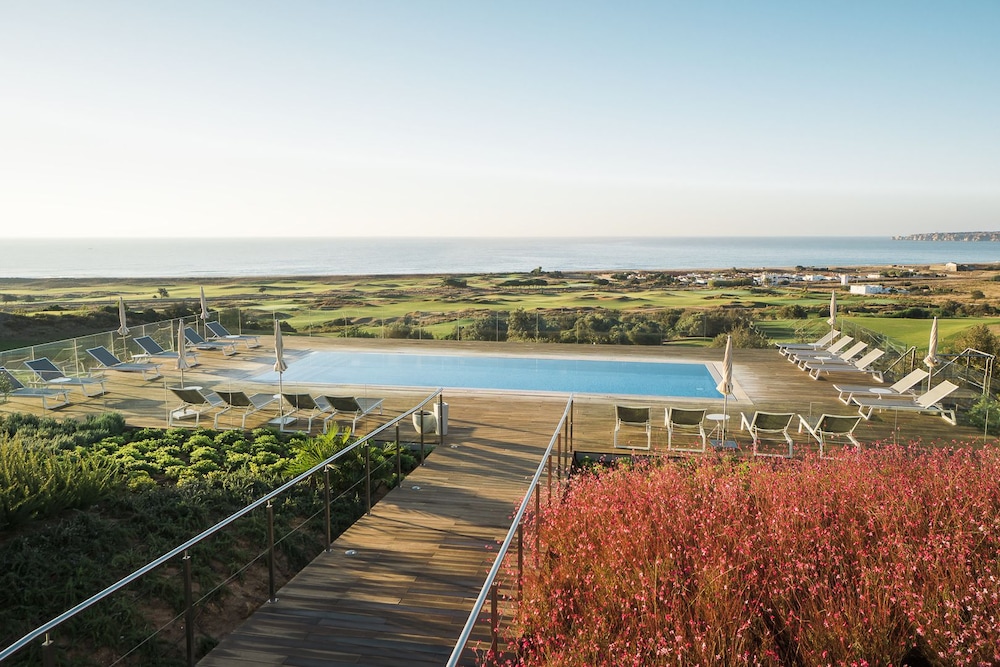Palmares Beach House Hotel - Adults Friendly — Swimming pool in Lagos, Faro