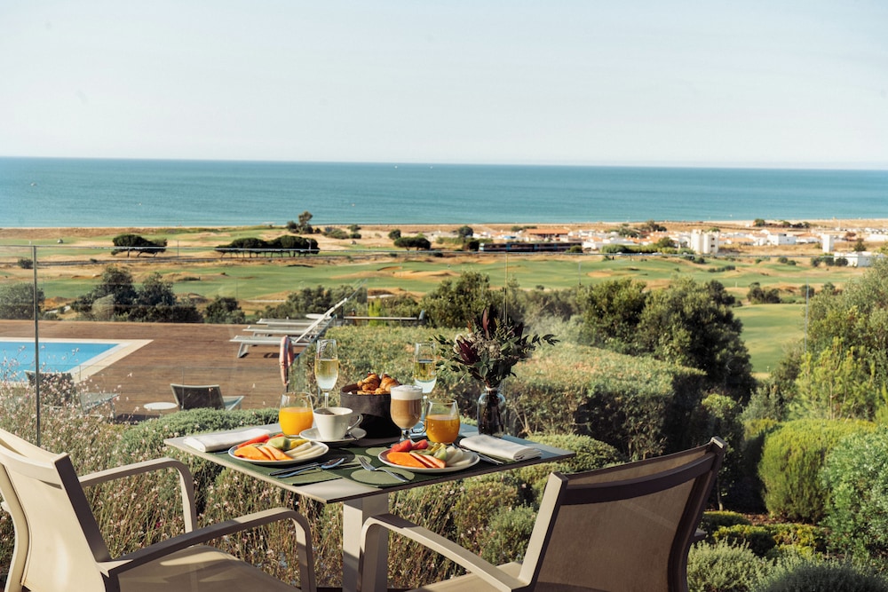 Palmares Beach House Hotel - Adults Friendly — Restaurant & bars in Lagos, Faro