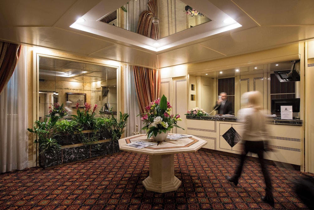 Atlante Garden Hotel — Hotel building in Rome, Lazio