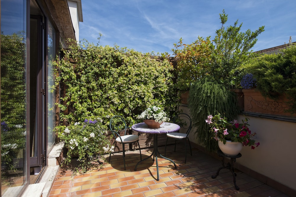Atlante Garden Hotel — Hotel building in Rome, Lazio