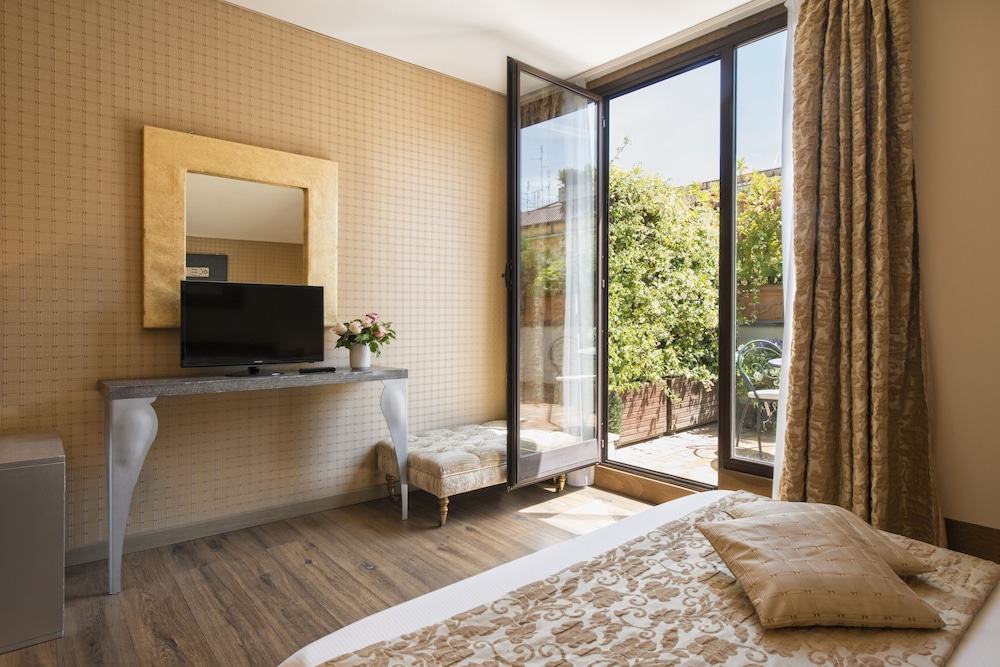 Atlante Garden Hotel — Hotel rooms in Rome, Lazio