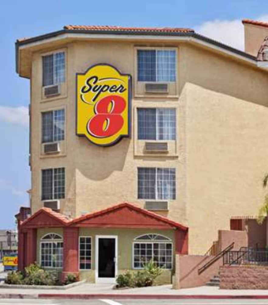 Super 8 by Wyndham Los Angeles Downtown — Main photo in Los Angeles, California