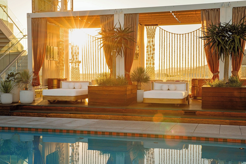 W Hollywood — Swimming pool in Los Angeles, California