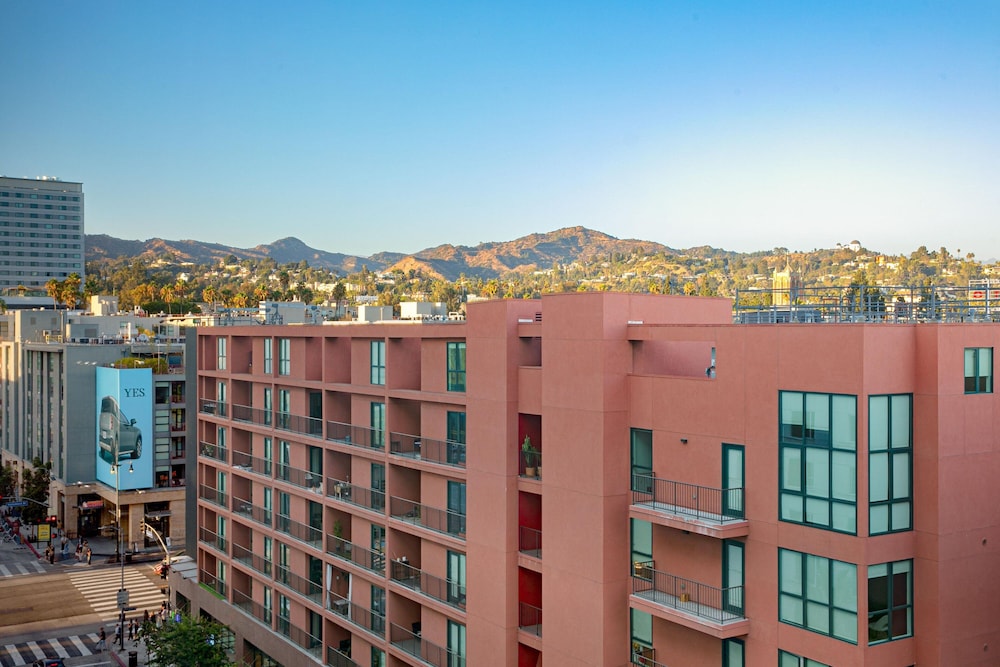 W Hollywood — Hotel building in Los Angeles, California