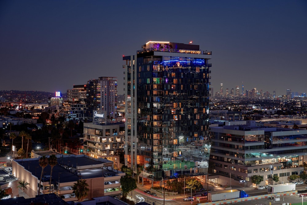 W Hollywood — Hotel building in Los Angeles, California
