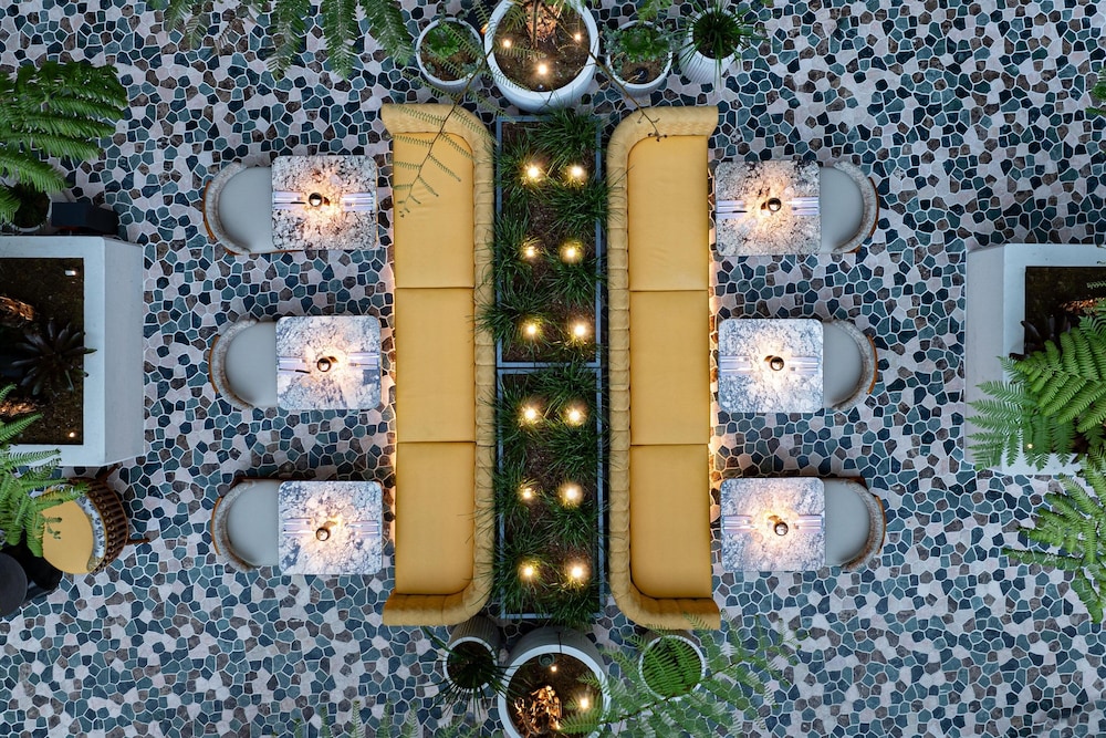 W Hollywood — Restaurant & bars in Los Angeles, California