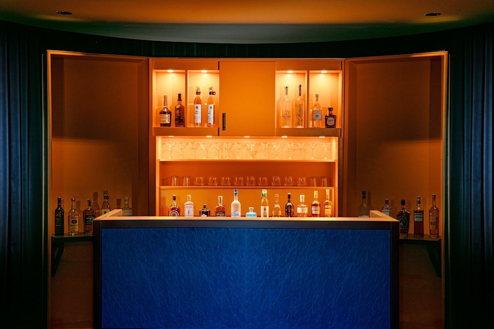 W Hollywood — Restaurant & bars in Los Angeles, California