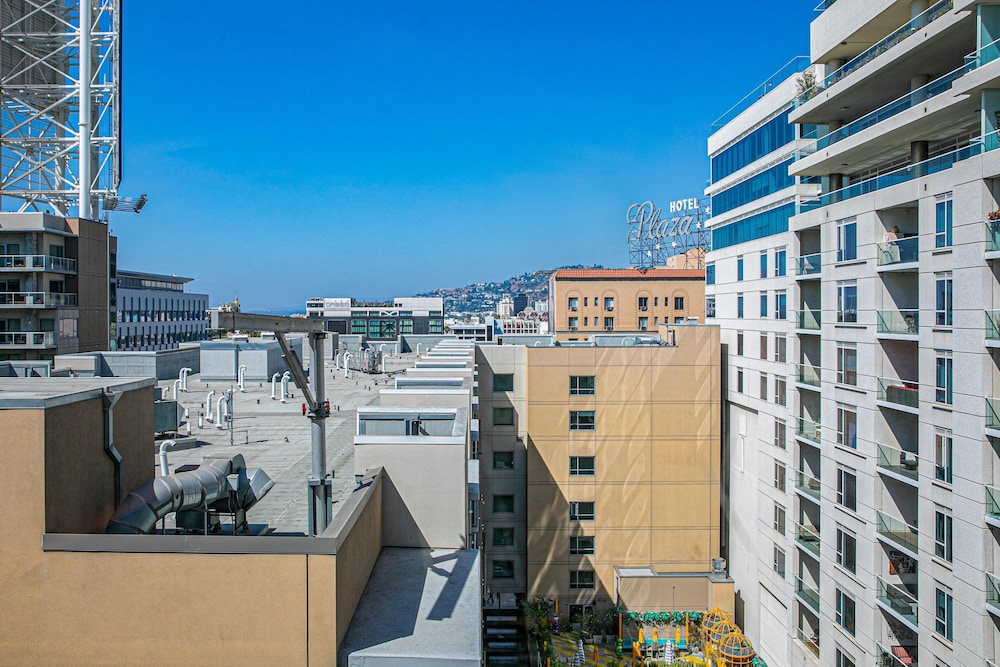 W Hollywood — Attractions in the area in Los Angeles, California