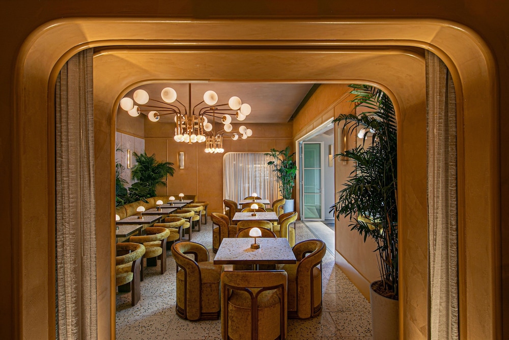 W Hollywood — Restaurant & bars in Los Angeles, California