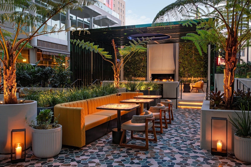 W Hollywood — Restaurant & bars in Los Angeles, California