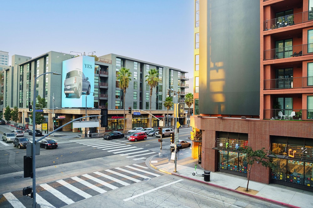 W Hollywood — Hotel building in Los Angeles, California