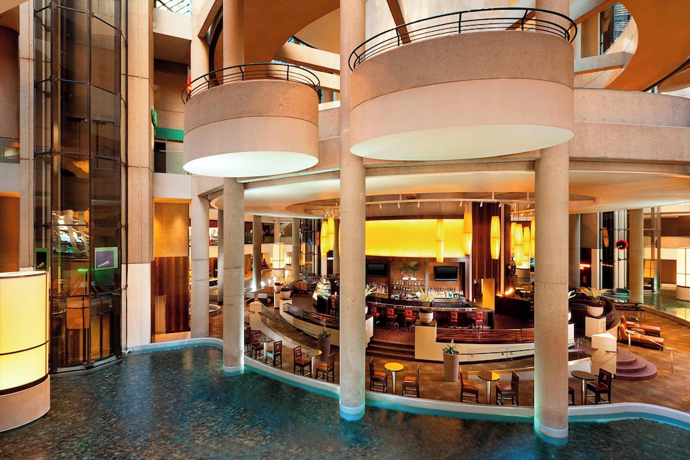 The Westin Bonaventure Hotel and Suites, Los Angeles — Restaurant & bars in Los Angeles, California