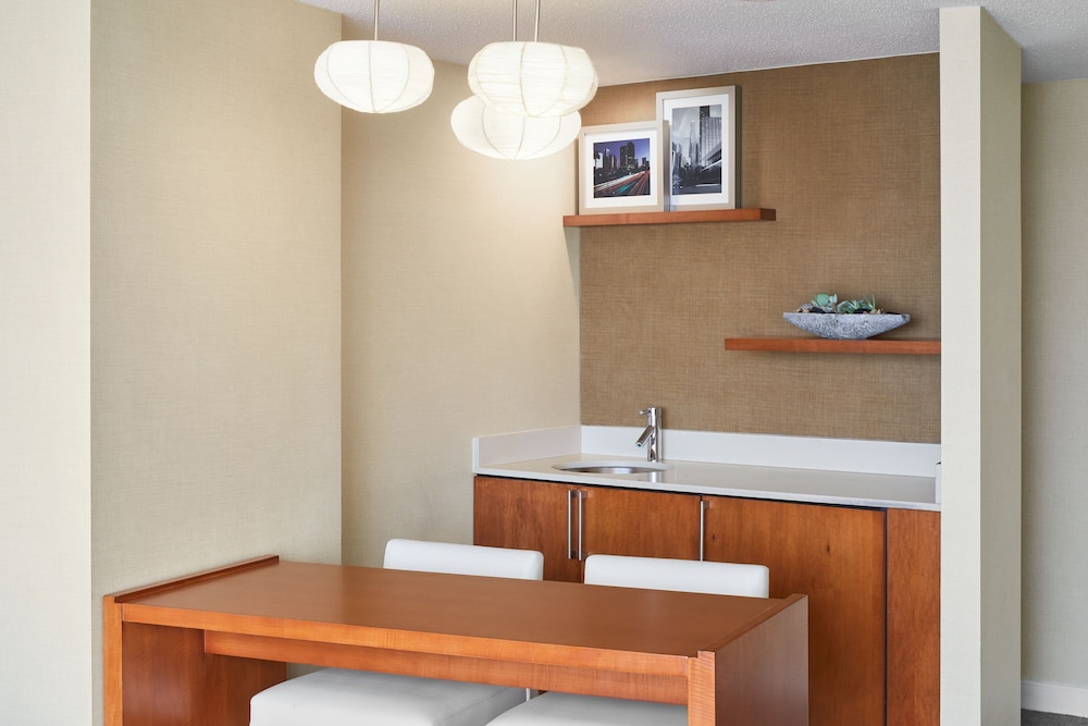 The Westin Bonaventure Hotel and Suites, Los Angeles — Hotel rooms in Los Angeles, California