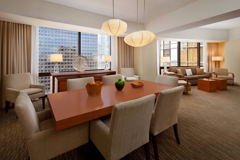 The Westin Bonaventure Hotel and Suites, Los Angeles — Hotel rooms in Los Angeles, California