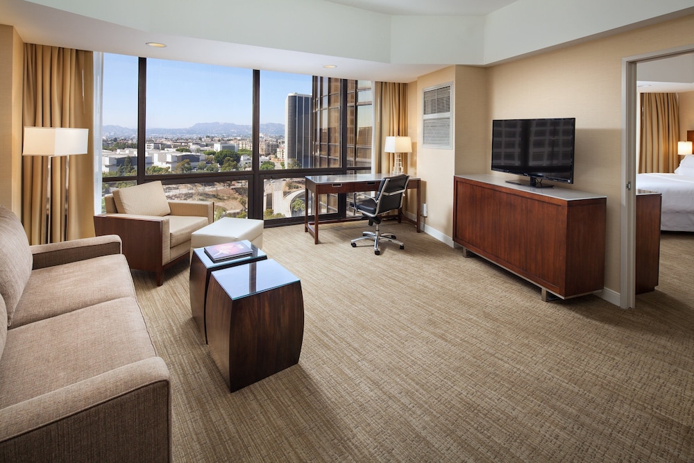 The Westin Bonaventure Hotel and Suites, Los Angeles — Hotel rooms in Los Angeles, California