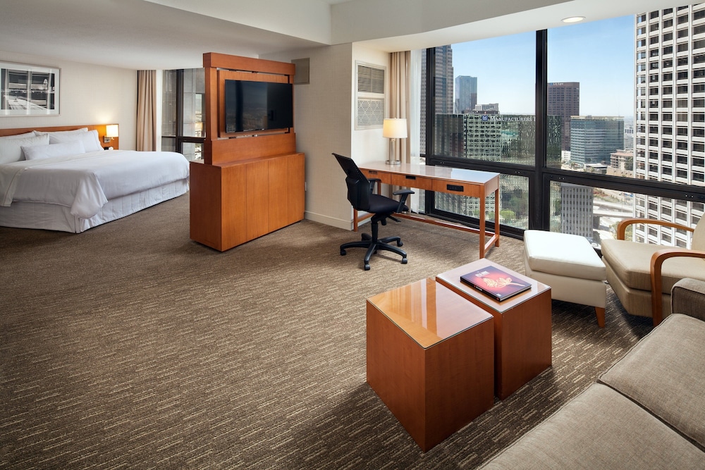The Westin Bonaventure Hotel and Suites, Los Angeles — Hotel rooms in Los Angeles, California