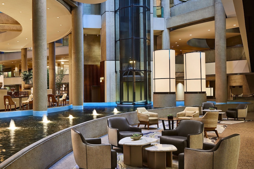The Westin Bonaventure Hotel and Suites, Los Angeles — Hotel building in Los Angeles, California