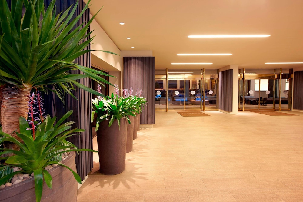 The Westin Bonaventure Hotel and Suites, Los Angeles — Hotel building in Los Angeles, California