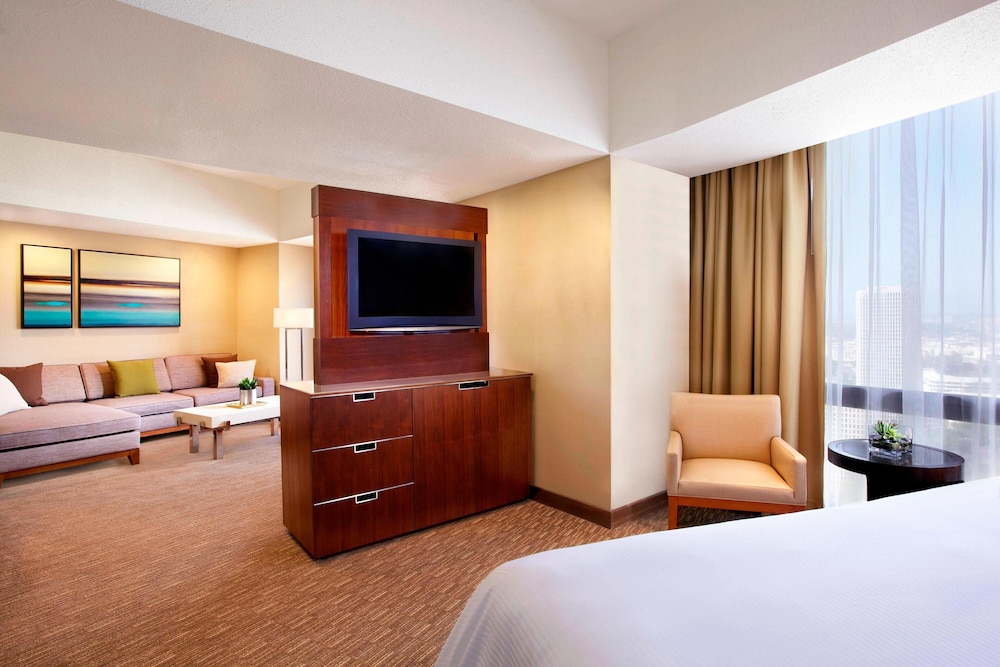 The Westin Bonaventure Hotel and Suites, Los Angeles — Hotel rooms in Los Angeles, California