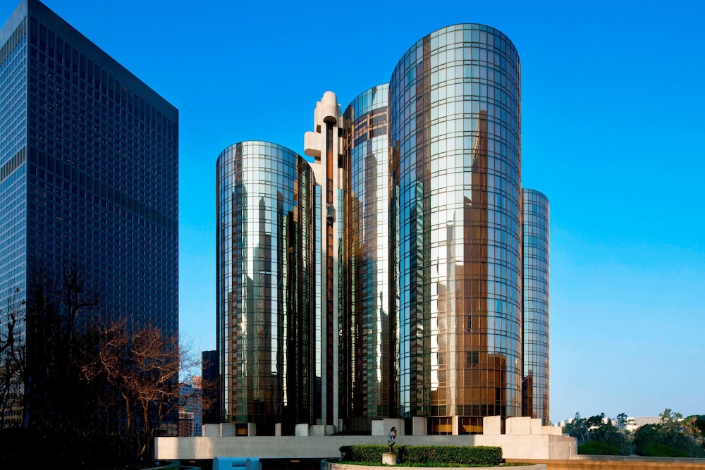The Westin Bonaventure Hotel and Suites, Los Angeles — Hotel building in Los Angeles, California