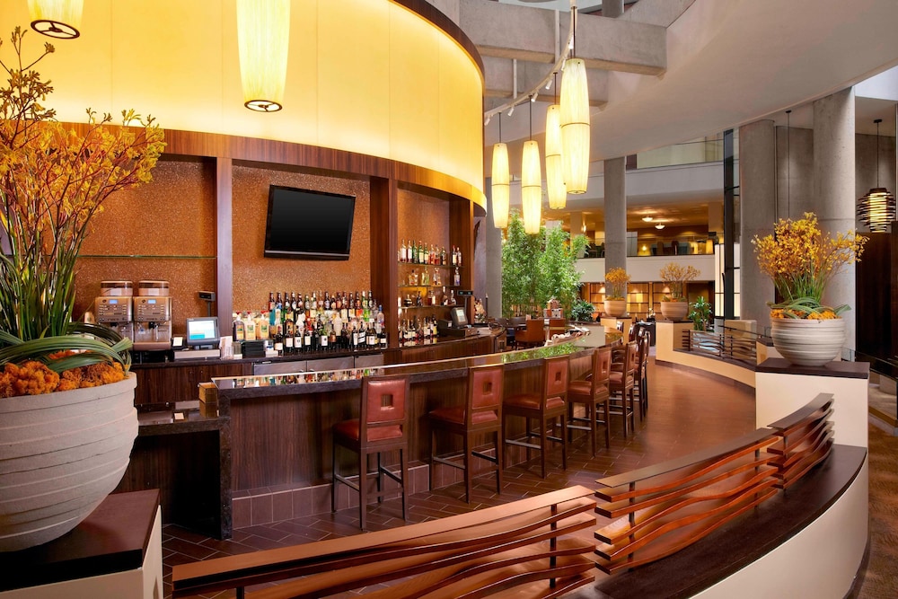 The Westin Bonaventure Hotel and Suites, Los Angeles — Restaurant & bars in Los Angeles, California