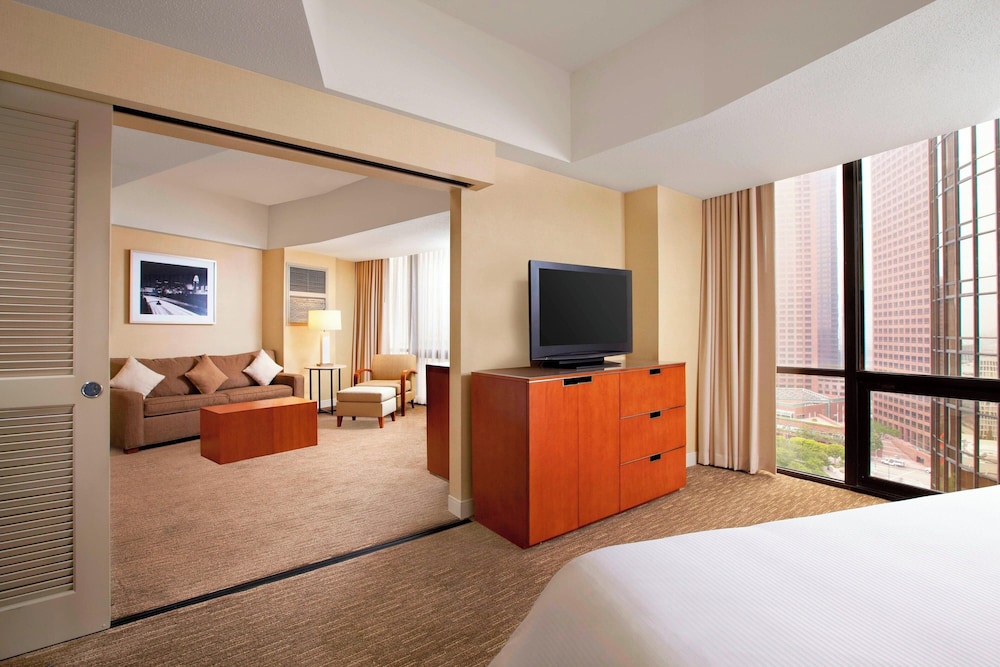 The Westin Bonaventure Hotel and Suites, Los Angeles — Hotel rooms in Los Angeles, California