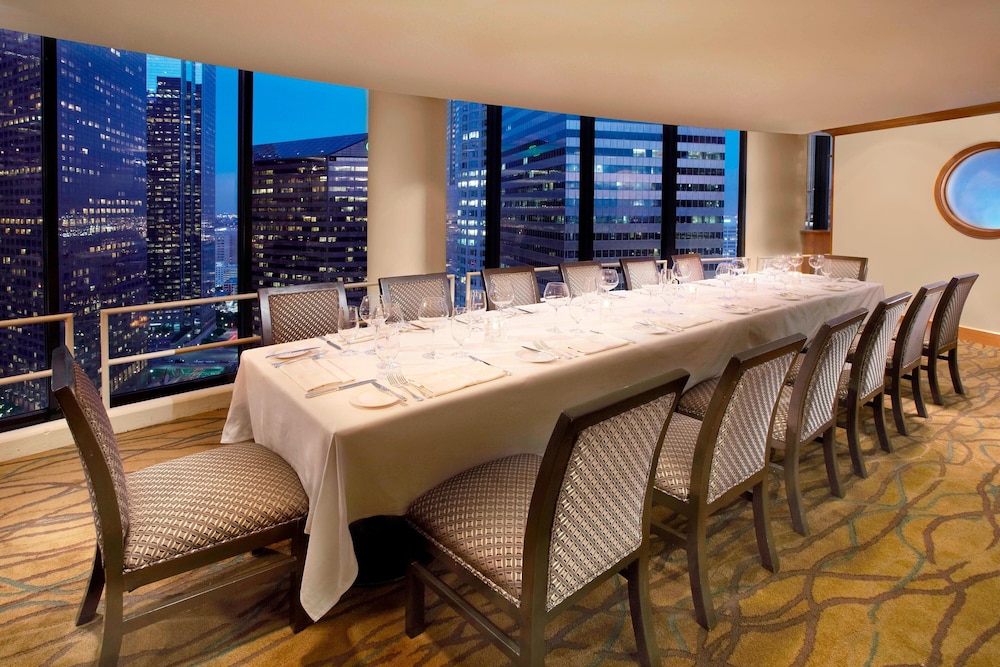 The Westin Bonaventure Hotel and Suites, Los Angeles — Restaurant & bars in Los Angeles, California