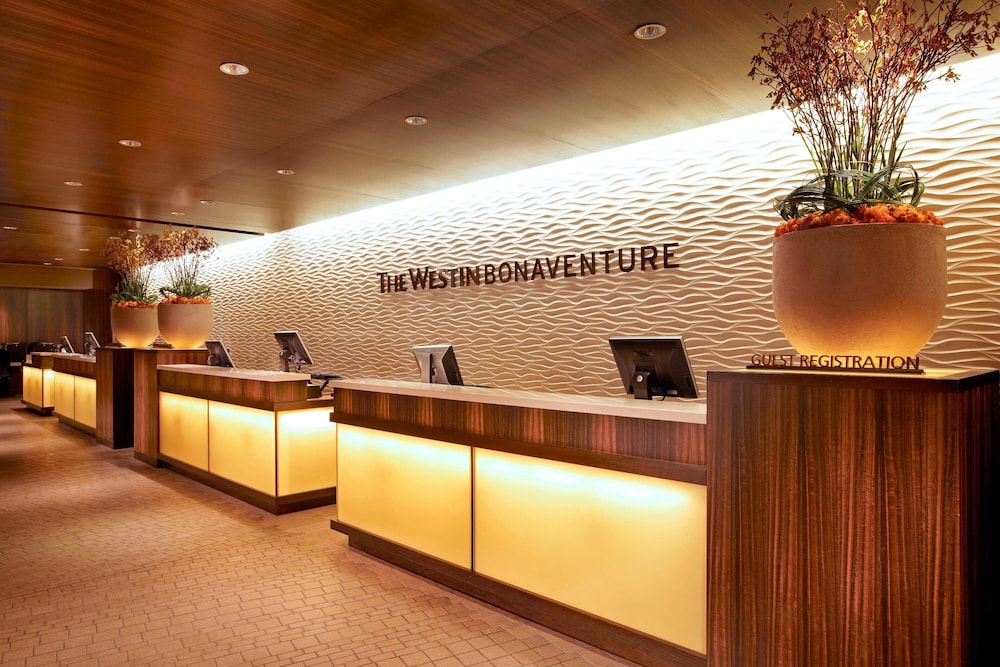 The Westin Bonaventure Hotel and Suites, Los Angeles — Hotel building in Los Angeles, California