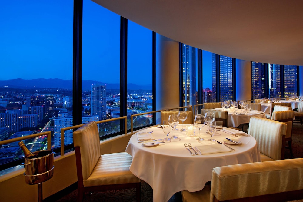 The Westin Bonaventure Hotel and Suites, Los Angeles — Restaurant & bars in Los Angeles, California