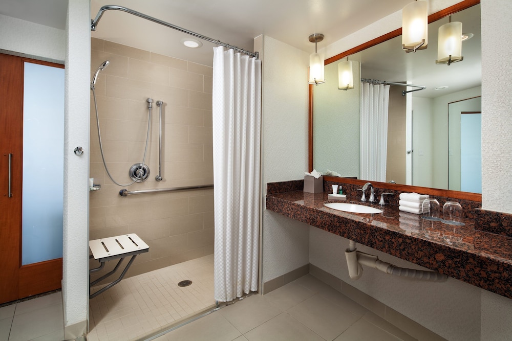 The Westin Bonaventure Hotel and Suites, Los Angeles — Hotel rooms in Los Angeles, California