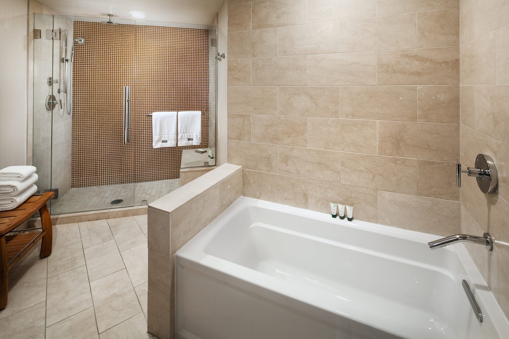 The Westin Bonaventure Hotel and Suites, Los Angeles — Hotel rooms in Los Angeles, California