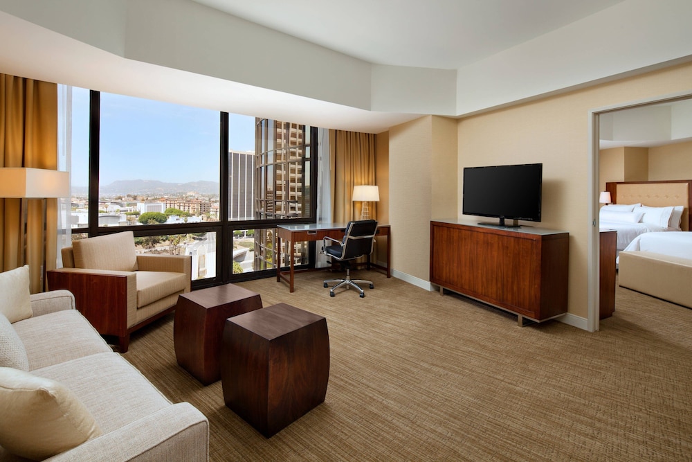 The Westin Bonaventure Hotel and Suites, Los Angeles — Hotel rooms in Los Angeles, California
