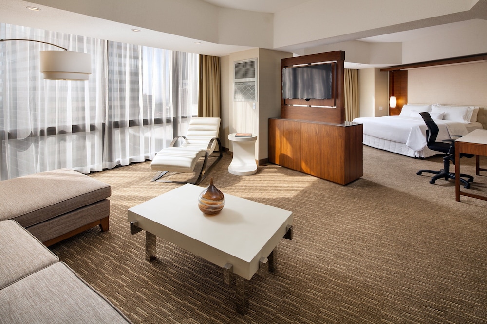 The Westin Bonaventure Hotel and Suites, Los Angeles — Hotel rooms in Los Angeles, California