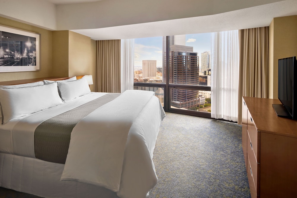 The Westin Bonaventure Hotel and Suites, Los Angeles — Hotel rooms in Los Angeles, California