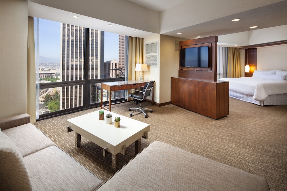 The Westin Bonaventure Hotel and Suites, Los Angeles — Hotel rooms in Los Angeles, California