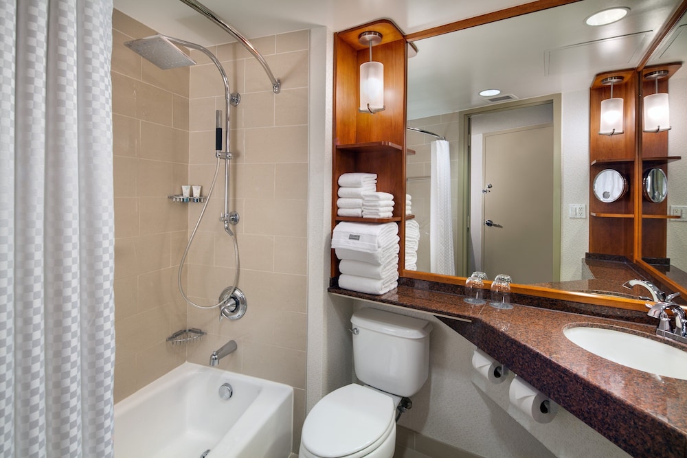 The Westin Bonaventure Hotel and Suites, Los Angeles — Hotel rooms in Los Angeles, California