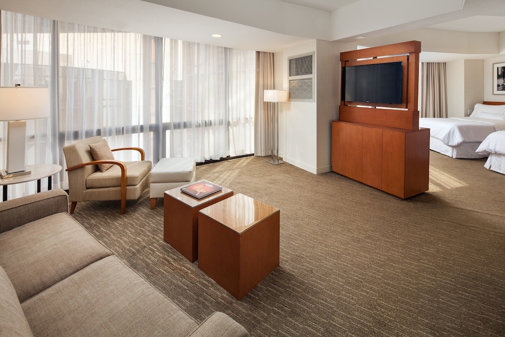 The Westin Bonaventure Hotel and Suites, Los Angeles — Hotel rooms in Los Angeles, California
