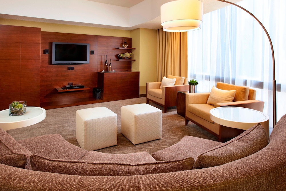 The Westin Bonaventure Hotel and Suites, Los Angeles — Hotel rooms in Los Angeles, California