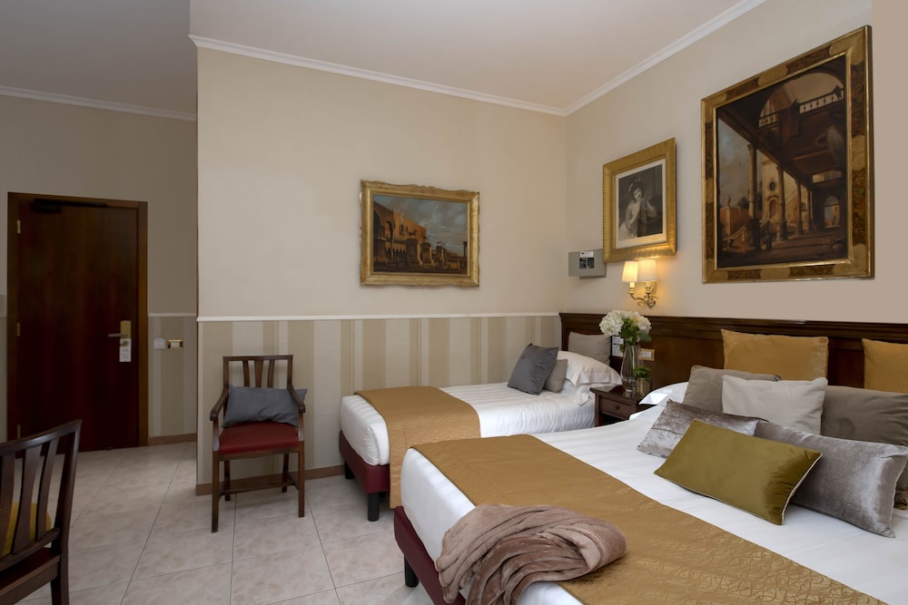 Hotel des Artistes — Hotel rooms in Rome, Lazio