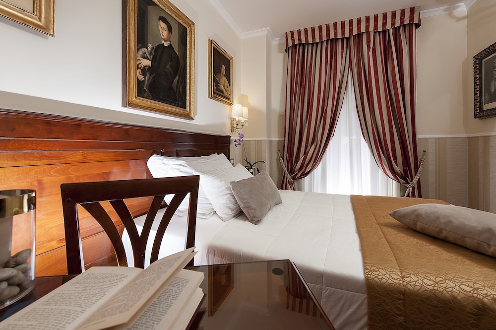 Hotel des Artistes — Hotel rooms in Rome, Lazio