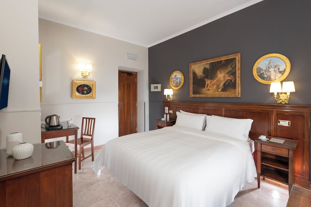 Hotel des Artistes — Hotel rooms in Rome, Lazio