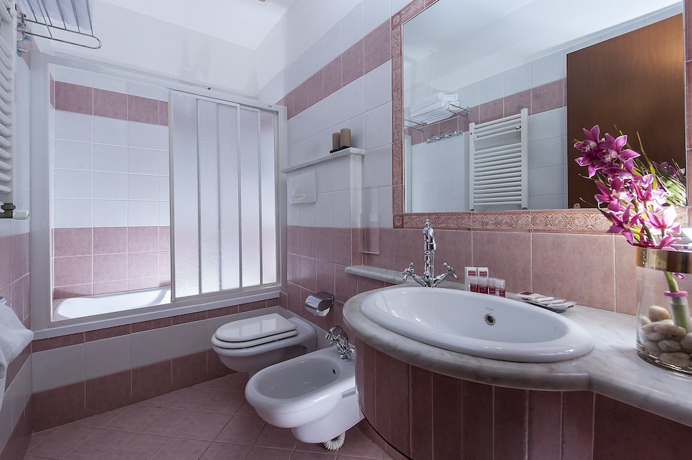 Hotel des Artistes — Hotel rooms in Rome, Lazio