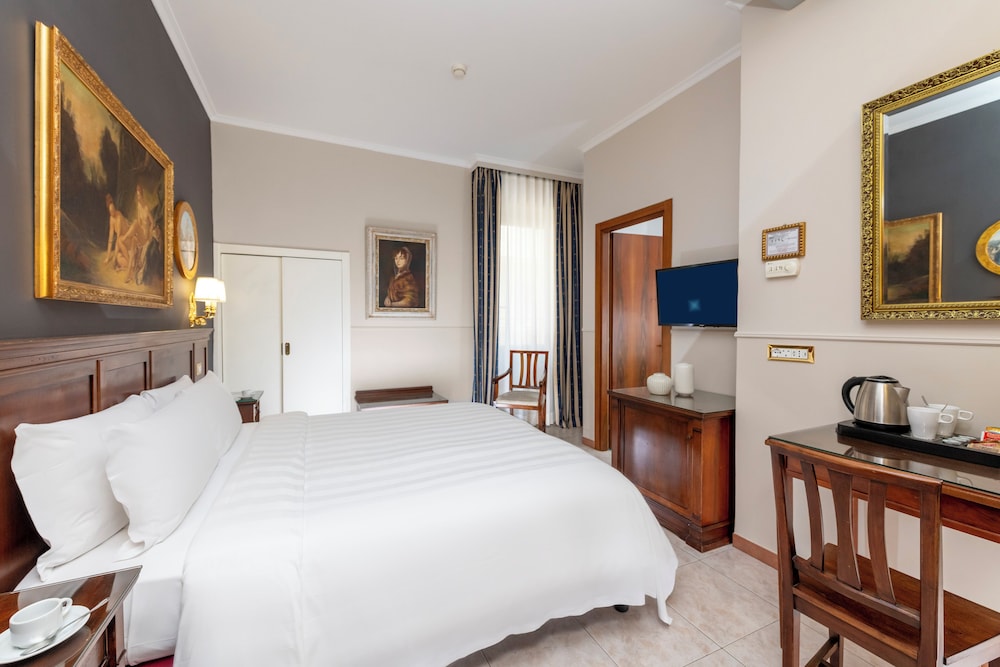 Hotel des Artistes — Hotel rooms in Rome, Lazio