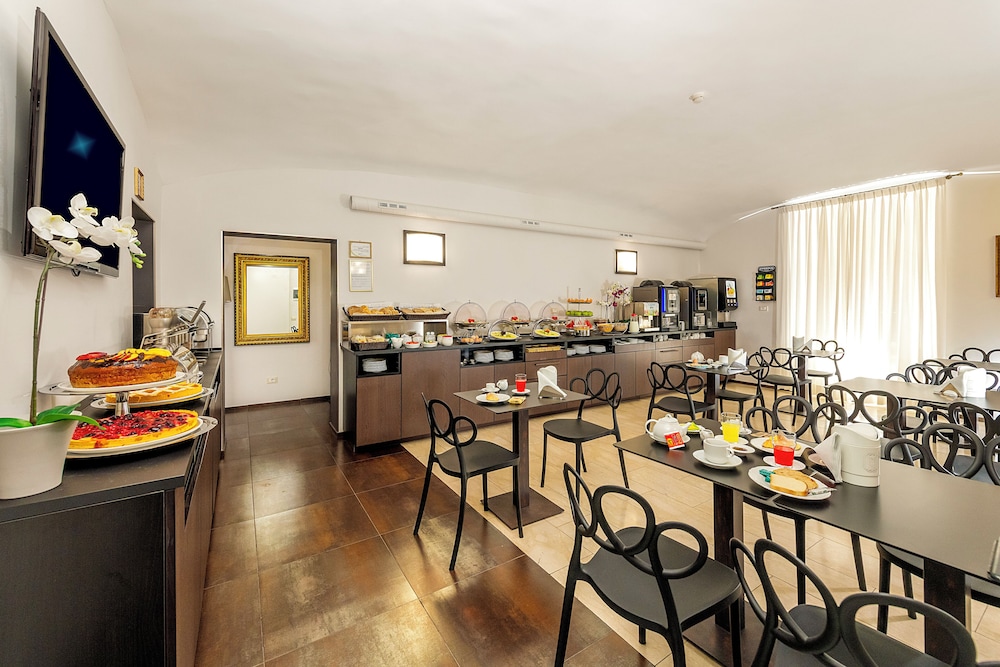Hotel des Artistes — Restaurant & bars in Rome, Lazio