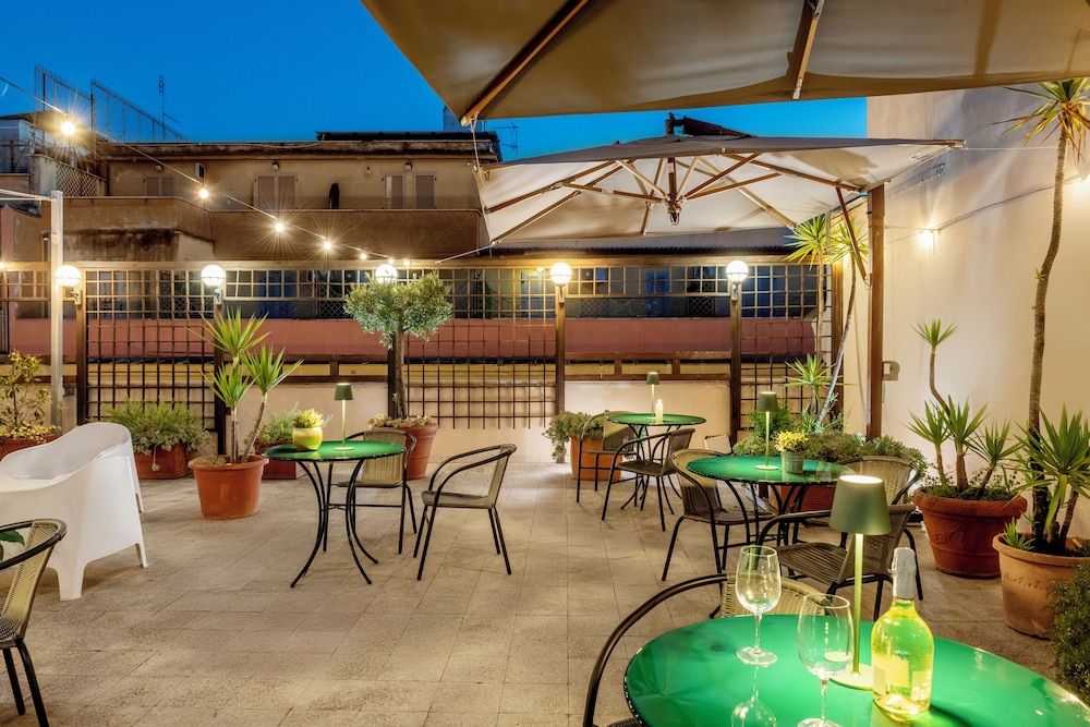 Hotel des Artistes — Restaurant & bars in Rome, Lazio